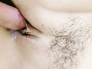 颜值少女叉腿掰穴骚男鸡巴不停抽插侧入打桩