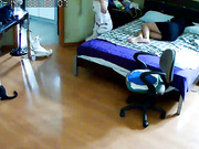 黑客破解居家網絡攝像頭拍攝到的帥氣小夥晨運完回家和正在床上睡覺的漂亮媳婦來一炮 720P高清