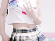 04的小朋友诱惑狼友，齐逼短裙小吊带颜值可爱诱人