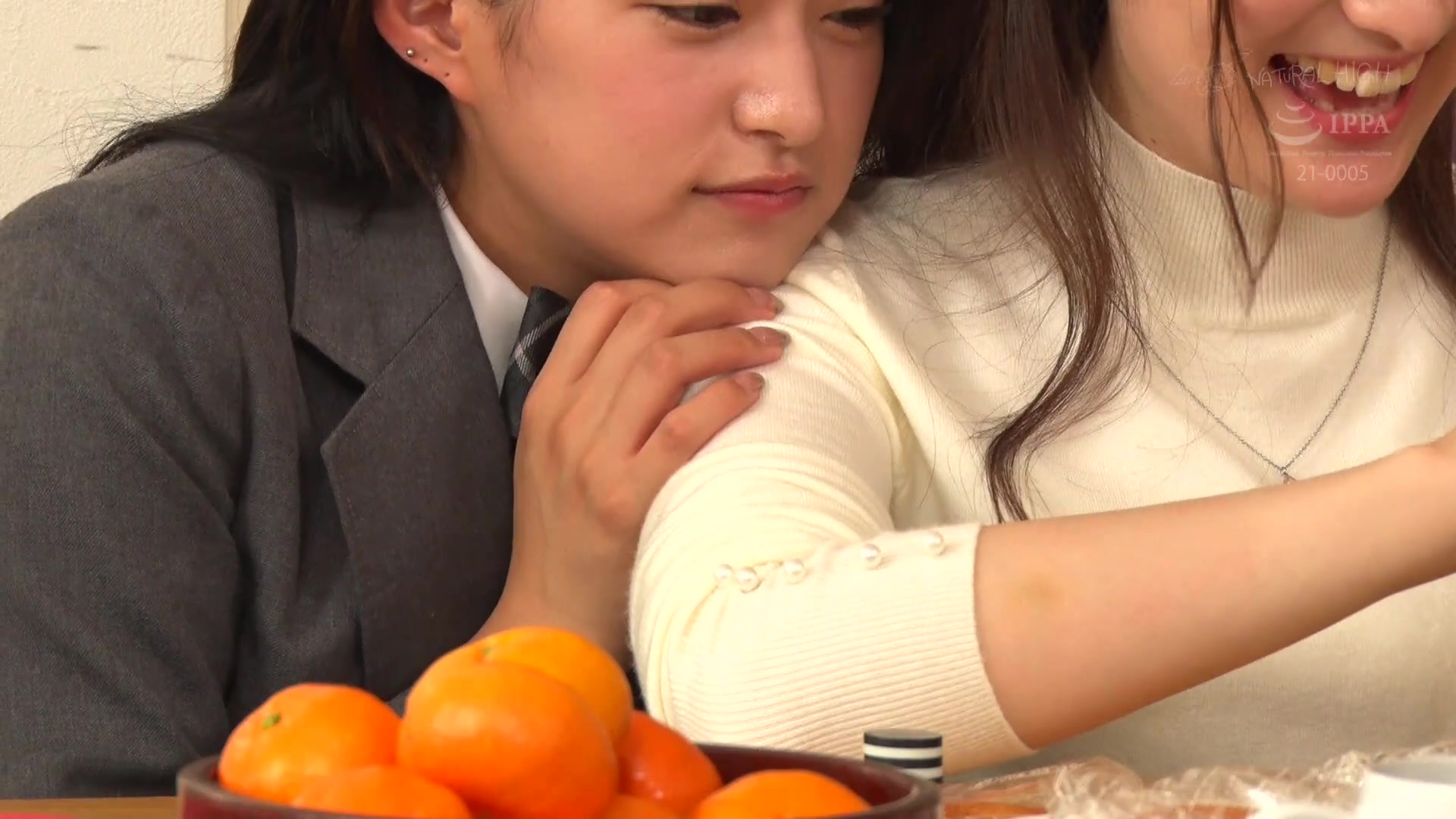 [NHDTB-860] こたつの中で彼氏の妹に媚薬手マンでイカされた快感が忘れられず追い媚薬をねだるキメレズ狂い女2 - 1of5