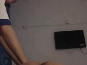 會所漂亮女技師現場直播給客人推油按摩打飛機 場面淫蕩刺激 清晰對白