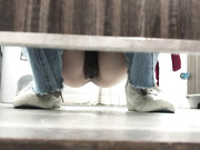 2019最新國內大神作品-某學院公共女廁拍攝到的漂亮妹子如廁 雪白肥臀大屁股絕對誘惑～720P高清