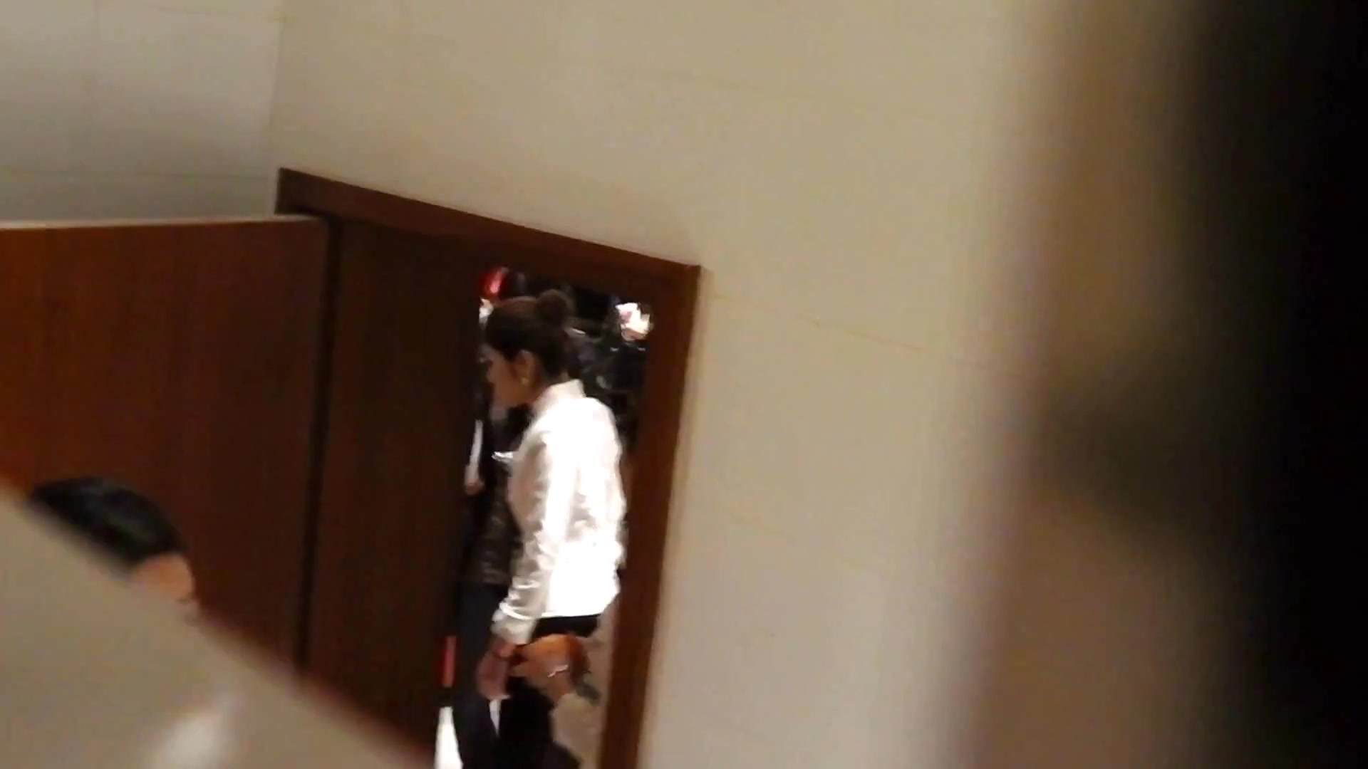 某百貨公司員工洗手間盜攝各式美女少婦如廁 肥嫩逼逼看得讓人欲火焚身 720P高清原版