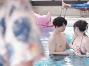 [JUQ-956] リゾートプールNTR 専属イイ女×大人のビキニ…背徳感と開放感が交錯するNTRドラマ―。 日下部加奈 - 3of5