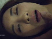 平時有點拽脾氣大的高傲氣質美女與朋友聚餐喝醉被帶入賓館脫光隨便玩弄 貌似逼逼被操多得黑了～720P高清