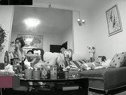 精品推薦 居家攝像頭黑客破解拍攝到的胖墩大叔與漂亮嬌妻洗完澡客廳裏啪啪過性生活 720P原版高清