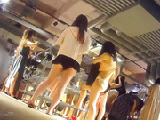 最新流出-女偷拍客潛入某遊泳場更衣洗浴室偷拍各式美女少婦沐浴更衣 苗條身材堅挺美乳看得讓人欲火焚身 1080P高清原版