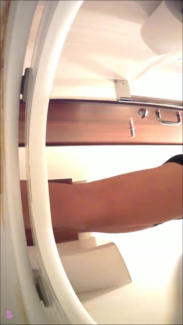 某站最新流出-餐廳公共女廁偷拍到的幾個身材顏值不錯的美女如廁噓噓 逼毛毛性感絕對誘惑 720P高清原版