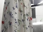 某站最新流出作品-公共坐廁拍攝到的各式漂亮白領小姐姐如廁 有個短發氣質妹子應該尿內褲了 扯了好多紙擦逼 720P高清原版