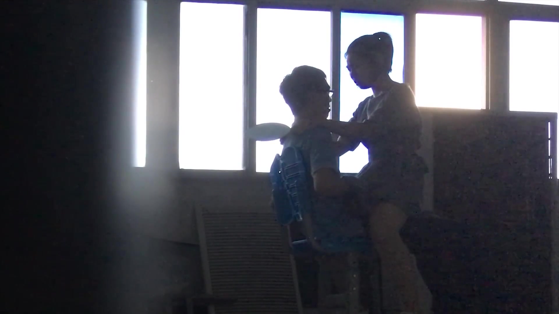 莆田六中情侣在科学楼走廊做爱