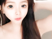 白丝高跟露脸高颜值小懒猫深夜激情大秀诱惑狼友，揉奶玩逼特写展示，跳蛋塞逼里道具抽插，浴室诱惑尿尿刺激