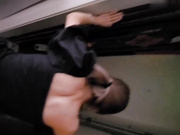 开车的时候就玩吃鸡吧的出轨人妻，老公出差让我去他家，打开门操