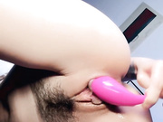 一个北京妹妹精彩小秀露脸直播，跟狼友互动撩骚揉奶玩逼，跳蛋塞里面自慰抽插，站着喷水了好骚精彩又刺激