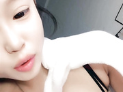 一个北京妹妹精彩小秀露脸直播，跟狼友互动撩骚揉奶玩逼，跳蛋塞里面自慰抽插，站着喷水了好骚精彩又刺激