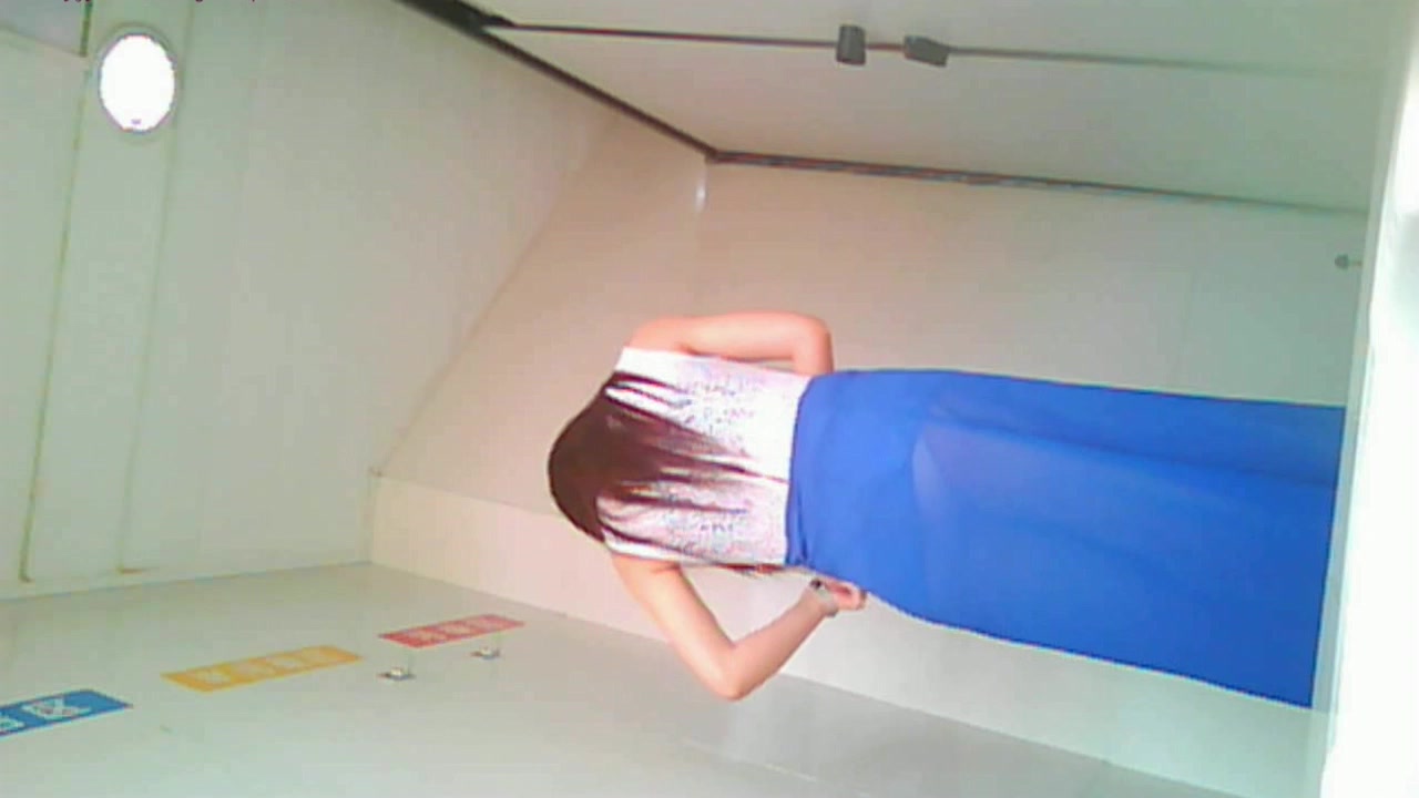 TP某大学校花鑫若兰气质蓝色裙子美女竟然也是尿完不擦的