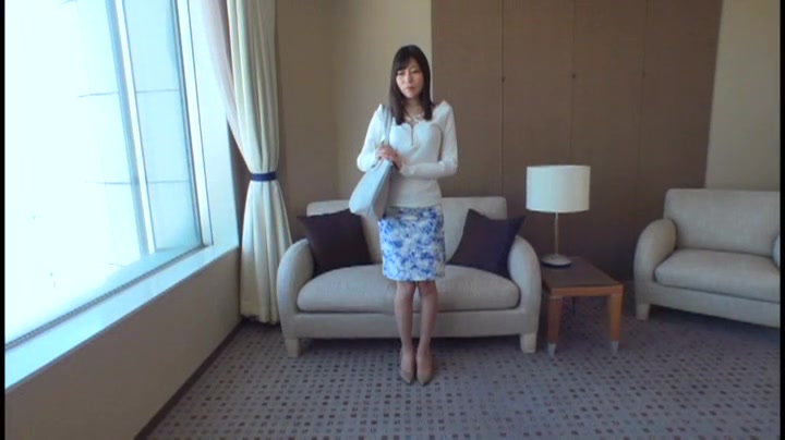 [APKH-034]  クールな神ボディOLは、超敏感な乳首責めと、激しい挿入で何度も絶頂！ホテルお籠りセックスで弄ばれて