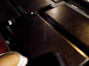 周末请单位漂亮女同事吃肥牛火锅去酒吧玩猜色子把她灌倒去酒店开房啪啪自拍粤语对白