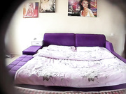 对白清晰怀旧电影主题酒店TP一边玩手机一边玩鸡巴男的貌似还没有射就拔枪了