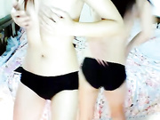 喷血推荐4个闺蜜在宿舍一边吃香蕉一边疯狂的嗨