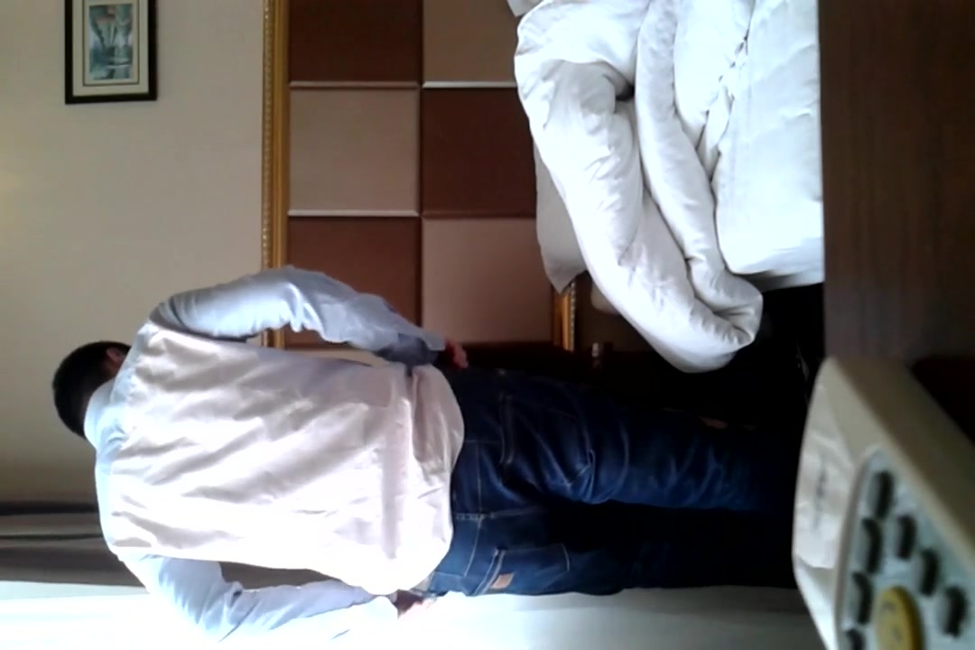 完美露脸长发气质佳大学生美女宾馆开房一对车头灯非常赞洗完澡给身体擦点香香720P高清