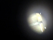 牛人潜入商场女厕侧拍近距离几个年轻美眉的逼逼嘘嘘