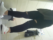 坐盗市最新流出商场全景女厕偷拍其中两个黑丝妹子很有撸点