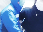 98年性感美女在某豪华网吧勾引外卖小哥到厕所啪啪,门忘保险了刚准备干被人看见,吓得2人偷到杂物房操!国语