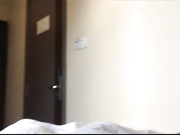 国庆异地出游宾馆正操大学性感美女时突然接到男友电话骗他在吃饭,最后还说我干的比她男友舒服.全程国语！