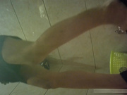 外站最新流出云上会所高清系列高跟白虎妹子貌似发现了什么手指对着镜头点了一下