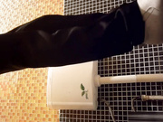 外站最新流出国内云上会所高清系列眼镜妹子看着手机很入迷