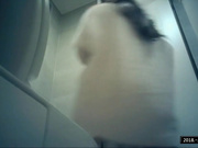 国内牛人潜入健身中心WC偷放器材偷拍来运动几个少妇嘘嘘