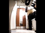 公司餐厅卫生间盗录各式白领同事如厕-职业装的妹子和大屁股美女-高清720P