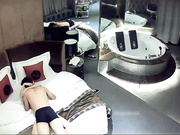 圆床套房年轻情侣激情造爱娇小短发美女被男友压着操干出白浆冲刺的时候超级刺激射完妹子还检查套子漏没漏