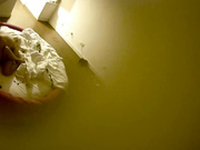 圆床大学生情侣开房造爱眼镜美眉身材苗条呻吟声特嗲年轻精力旺盛多体位干了3炮还玩裸体自拍留念对白清晰