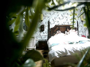 绿叶房年轻大学生情侣开房造爱闷骚眼镜美女身材苗条屁股翘皮肤光滑白嫩吃J8的样子很销魂叫床声给力对白有趣