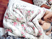 家庭摄像头破解强开TP居家内部的私密生活悲剧的两口子要行房事突然回来人了欲望少妇边看小电影边用口红自慰