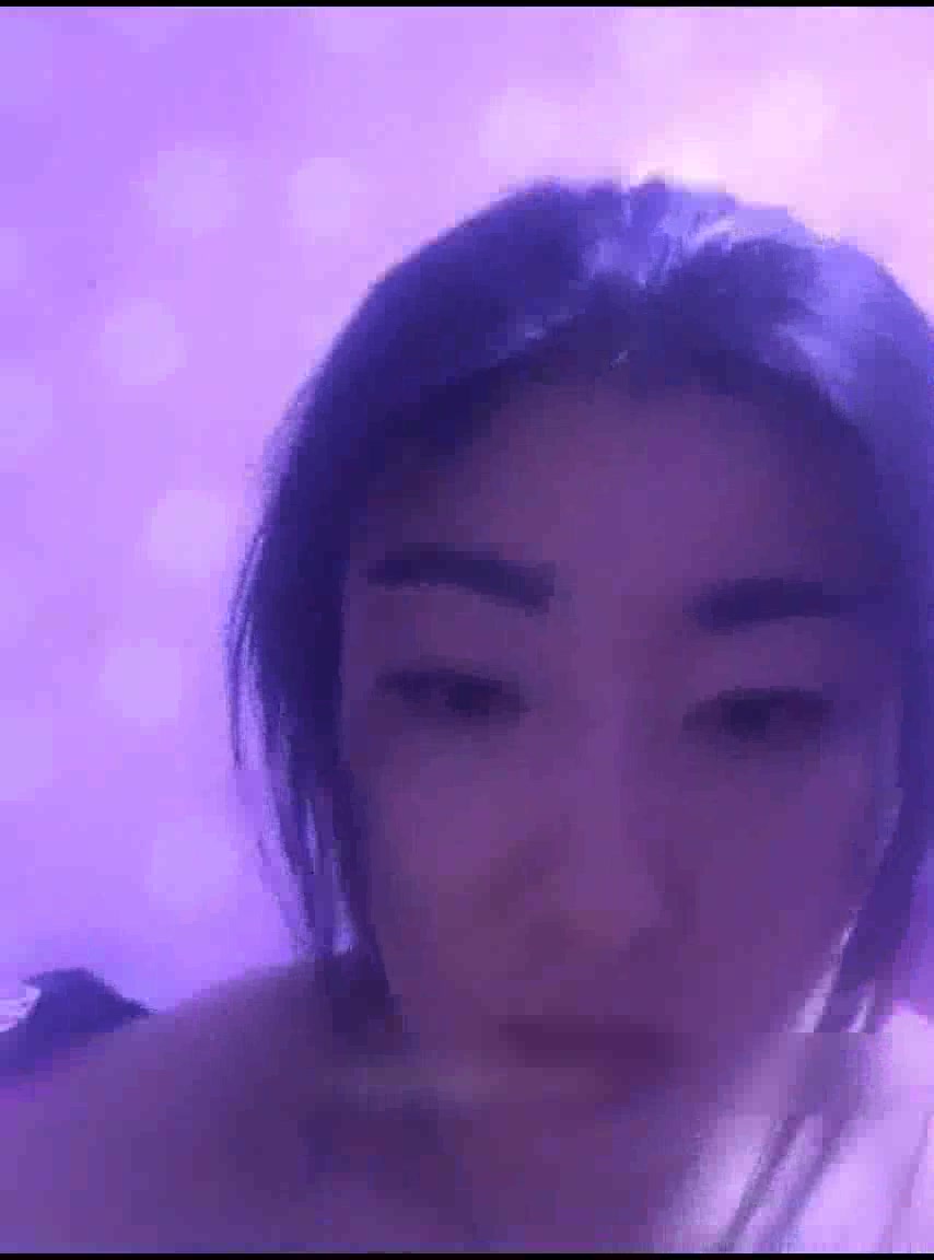 广州90后情侣白天上班,夜晚兼职主播赚外快,不刷礼物不让看操B,漂亮就是资本,人也爽了,钱也赚了,国语对白！