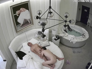 豪华套房偷拍样子斯文眼镜御姐洗白白等来背部纹身有点骇人的江湖人物啪啪对白清晰