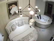 豪华主题房球帽眼镜哥很拽约啪卖服装的苗条美女上位扭的很疯狂表情销魂床上操到地板打了好几炮