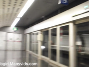 非常火的迪卡侬门事件女主角CB站中日混血妹挑战升级人流密集的地铁火车里露出扩阴扩肛自慰喷水旁边都是人太牛了