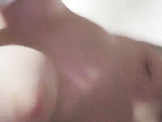 刚花大价钱做完整形美容的网红妹子在网吧玩露出被隔壁小伙发现了直接硬来掏出鸡巴就吃太吓人了