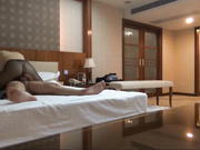 “多少人惦记我这身体”对白精彩康大神酒店约啪学院在读马尾辫大波肥臀学生妹穿上黑丝各种体位爆插操的叫老公好爽