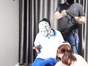 威胁调教两个年轻嫩妹 各种揩油扣小穴 口交多姿势啪啪 很是淫荡