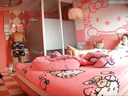 主题酒店：珍稀粉红套房小媳妇被内射完用大块纸夹着逼逼