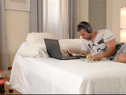 这才是好兄弟啊把丰满熟女老婆贡献出来一起操啪啪刺激性奋，美女跪爬前后进出鸡巴插入大餐嗨翻射啊720P高清