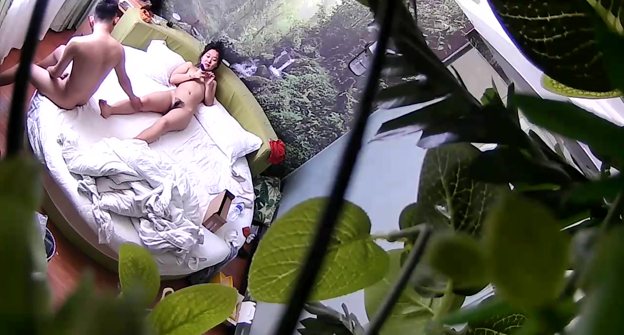 自然房大学生情侣太会享受带着情趣道具开房打炮搞的苗条美乳妹子欲仙欲死快要哭了说我不行了你快点射吧