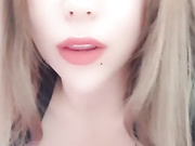 饥渴少妇露脸约炮附近小哥黑丝情趣睡衣装，扒下裤子就给口交大鸡巴让大哥给舔逼抓奶子，激烈抽插貌似内射