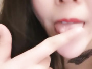 主动求欢的黑丝小婊妹露脸约炮战斗力很猛的小哥，小嘴把鸡巴舔干净无套抽插骚逼，各种体位爽的直喊爸爸，口爆