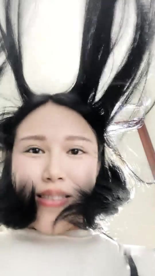 高颜值妹子饭馆吃饭桌子底下口交 脱裤子后入厕所脱衣服诱惑非常诱人 很是诱惑喜欢不要错过