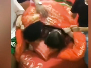 国内最牛X婚礼恶搞精选伴娘被黑衣男按倒吸奶黑衣男遭报复被反骑扒裤子